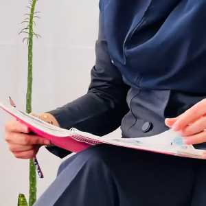 زهرا سراداری