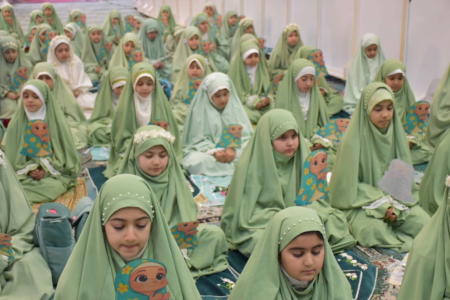 مرحله ای دیگر از جشن تکلیف دختران گلِ پایه سوم