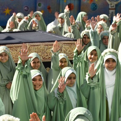 مرحله ای دیگر از جشن تکلیف دختران گلِ پایه سوم