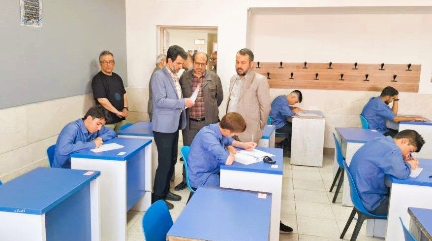 بازدید مسئولین مؤسسه از روند امتحانات و ستاد ثبت‌نام