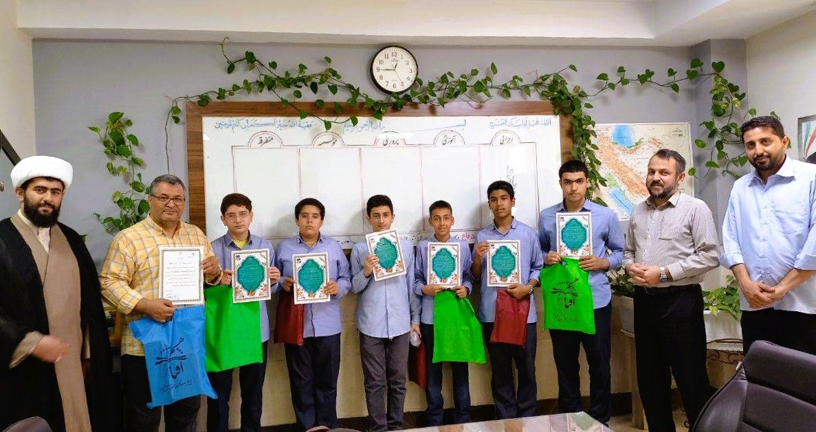 تجلیل از نخبگان هنری دبیرستان پسرانه