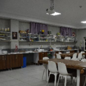 آزمایشگاه مجهز