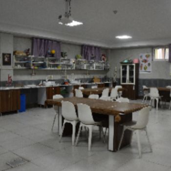 آزمایشگاه مجهز