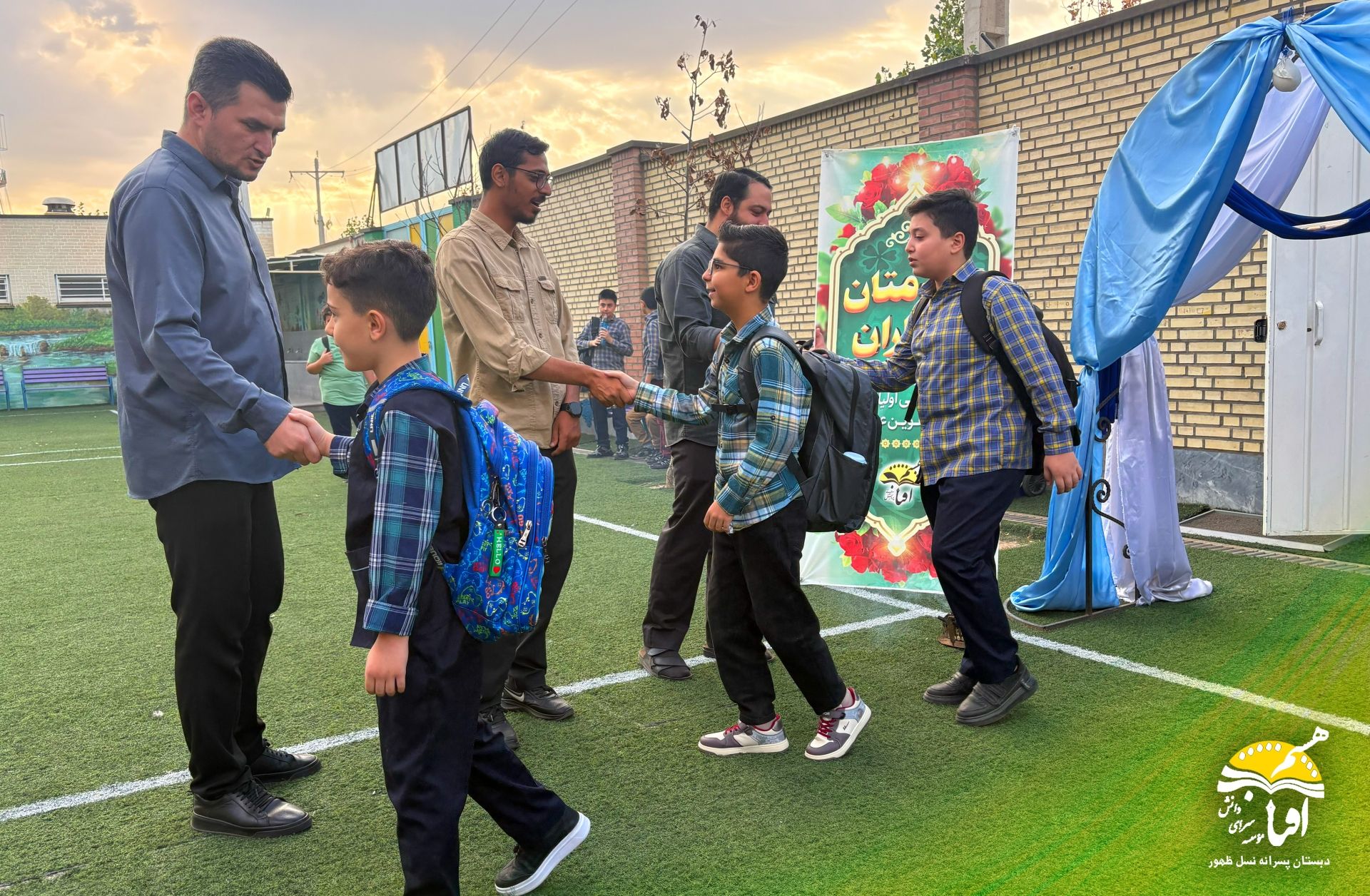 باز آمد بوی ماه مدرسه :)